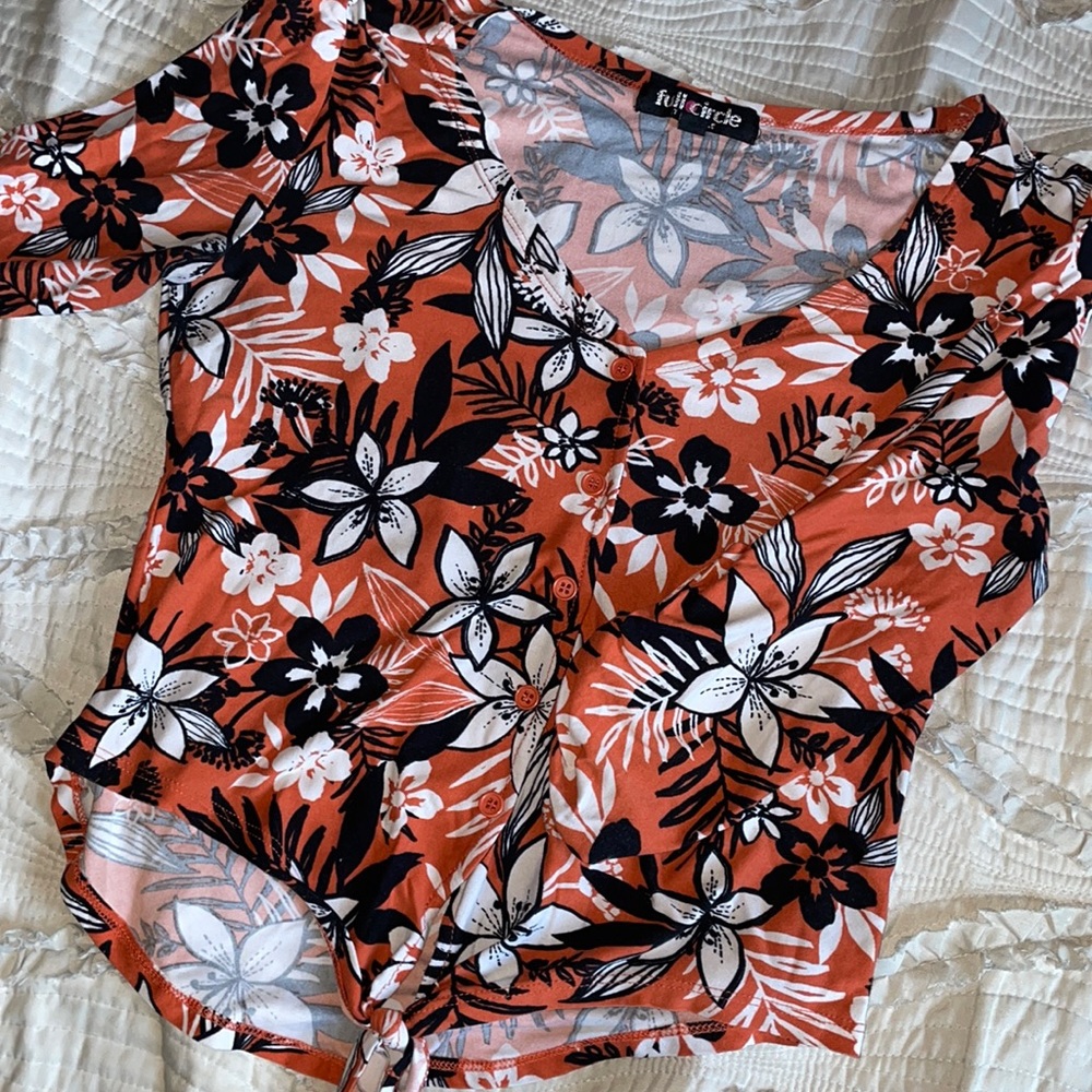BUTTON-UP CROP TOP